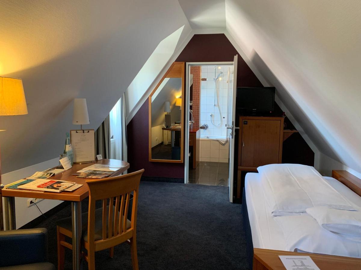 Seehotel Niedernberg - Das Dorf Am See المظهر الخارجي الصورة