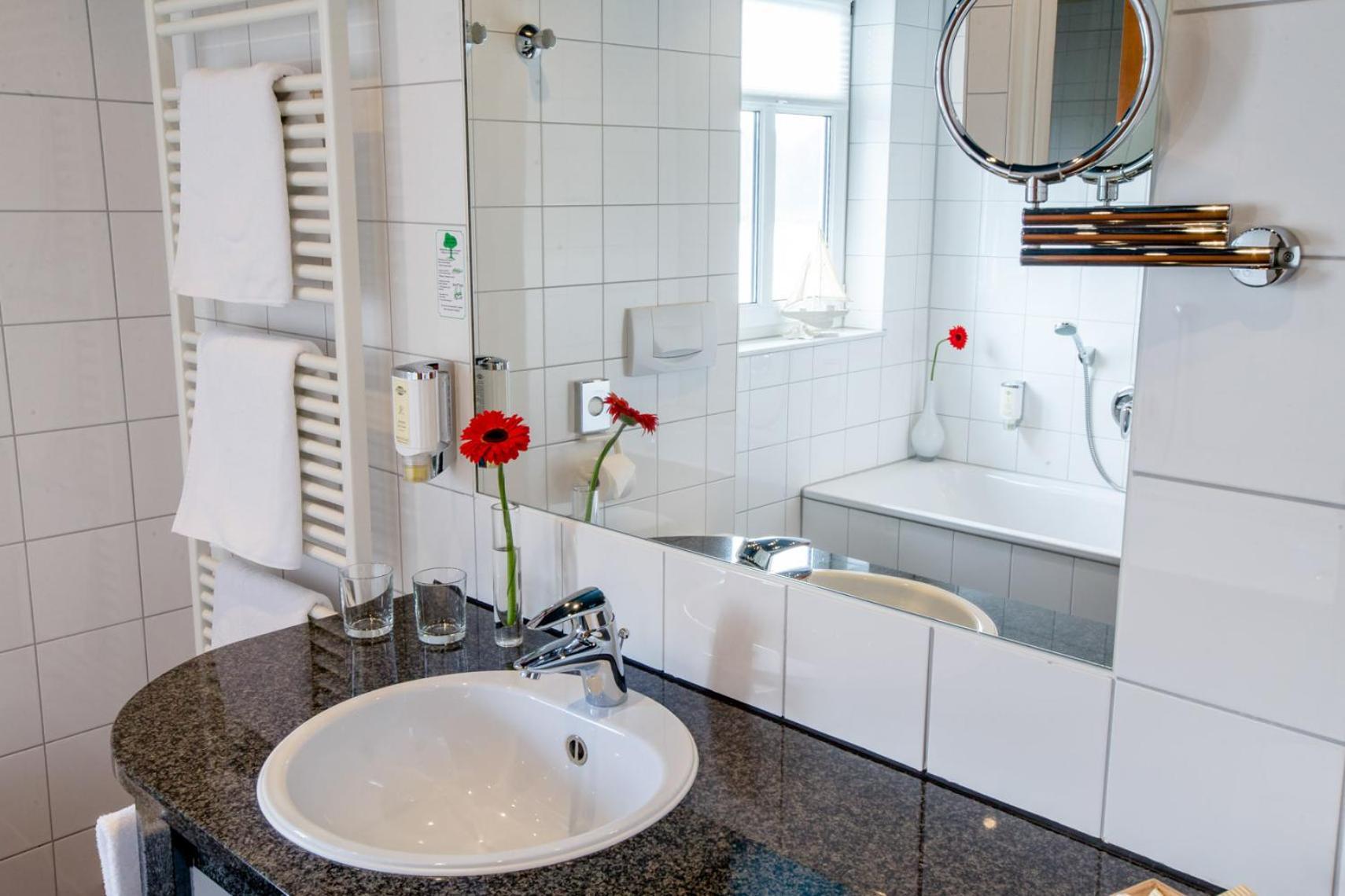 Seehotel Niedernberg - Das Dorf Am See المظهر الخارجي الصورة