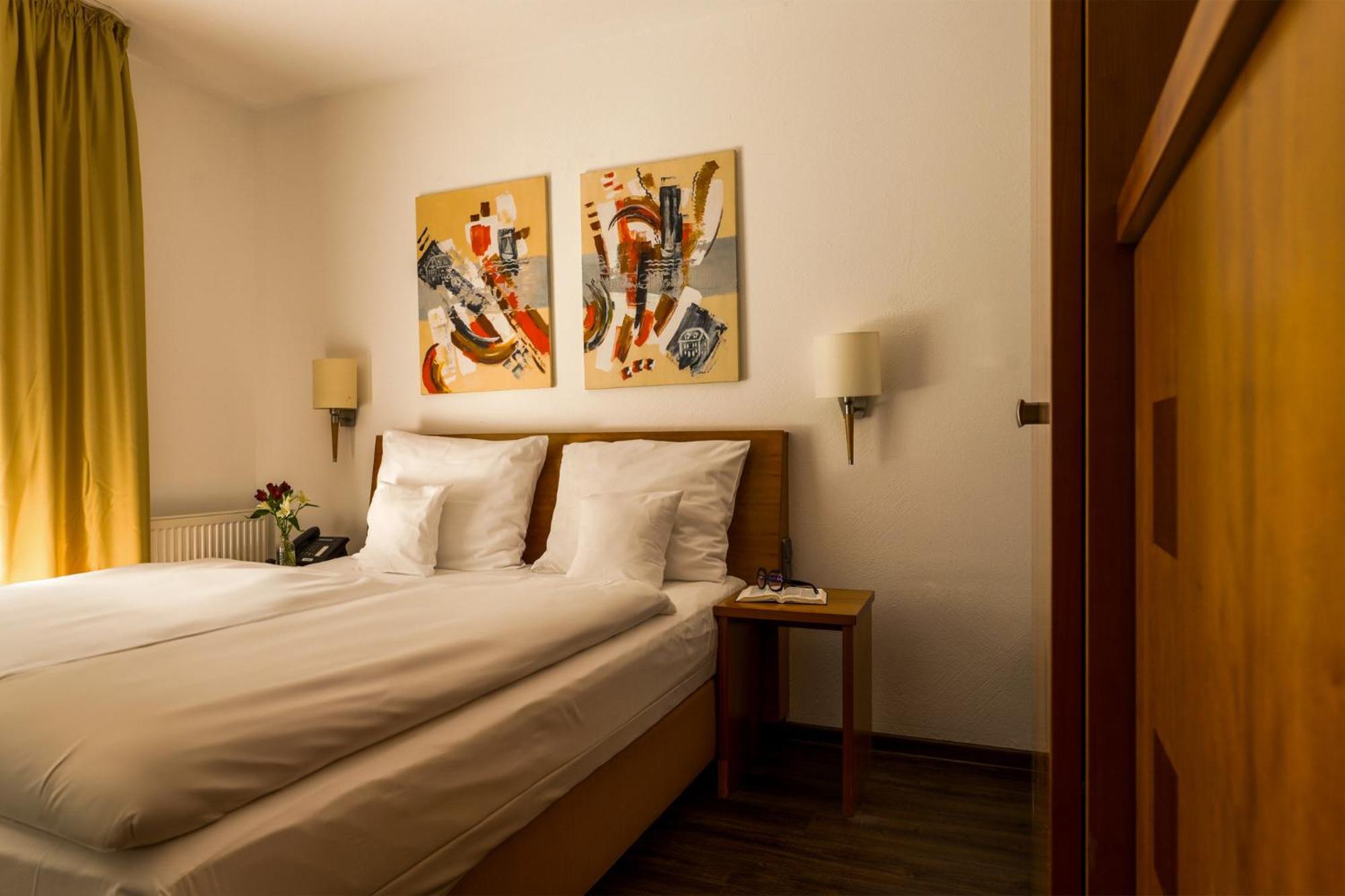 Seehotel Niedernberg - Das Dorf Am See المظهر الخارجي الصورة